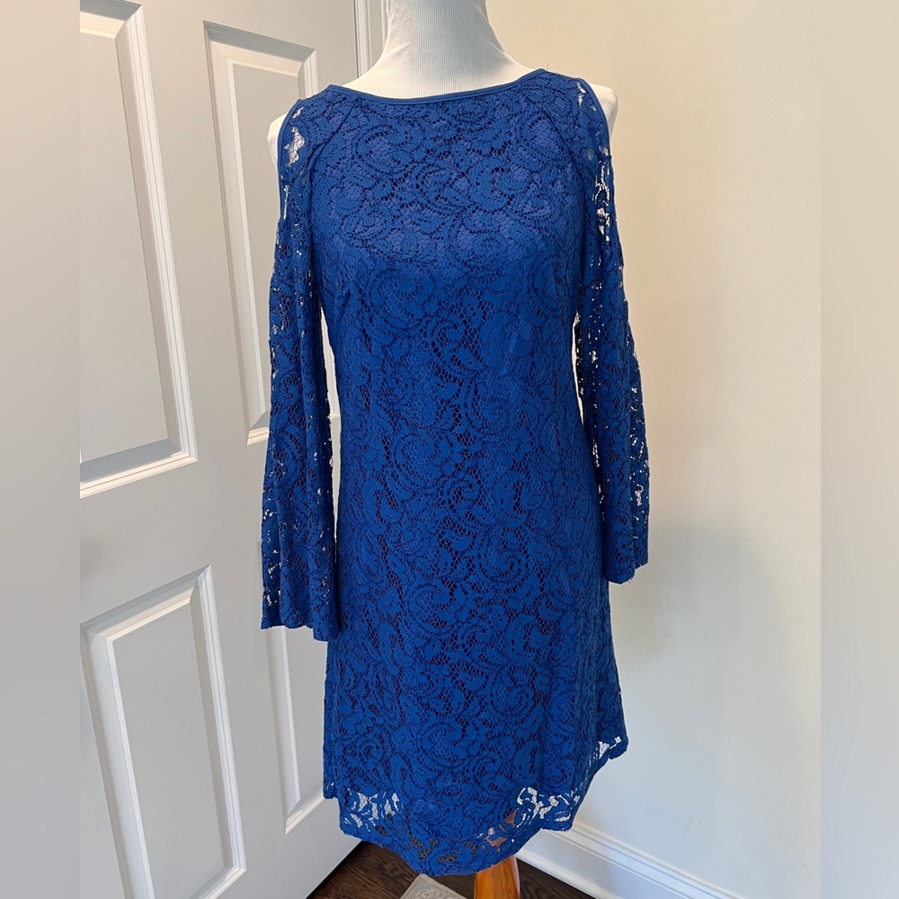 Saks Fifth Avenue Lace Cut-Out Shoulder Dress in Cobalt Blue / Size 6